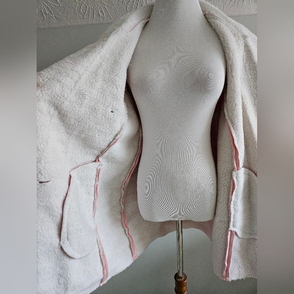 Pink Coat - Picture 9 of 10